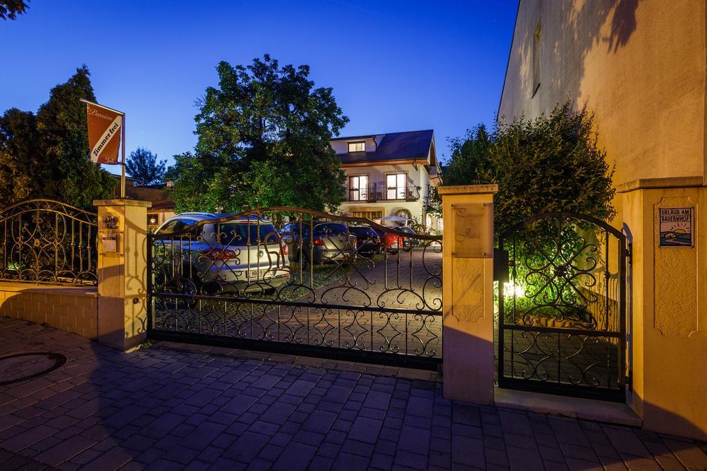 Pension Julia & Haus Elisabeth - Wallner'S Hofheuriger & Weinhof Mörbisch am See Dış mekan fotoğraf